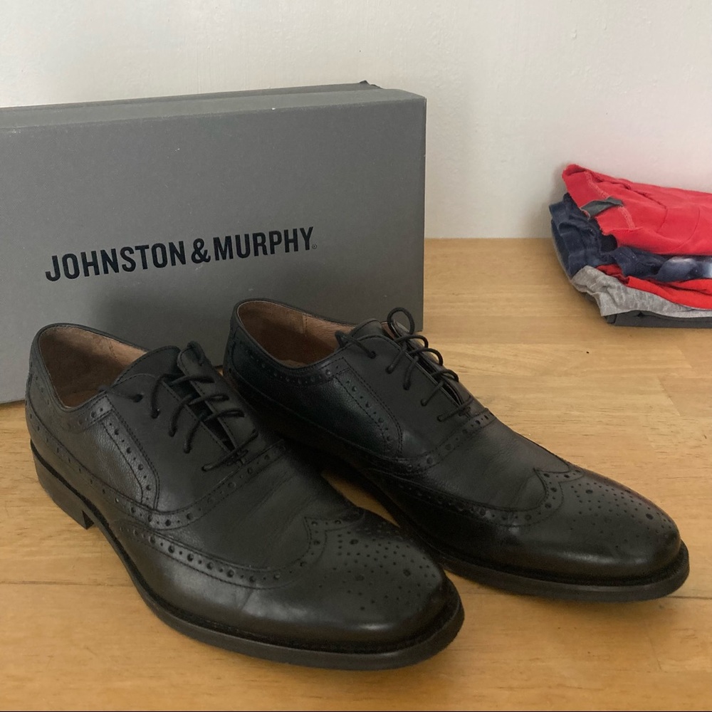 Johnston and Murphy Black Wingtip shoes 9M